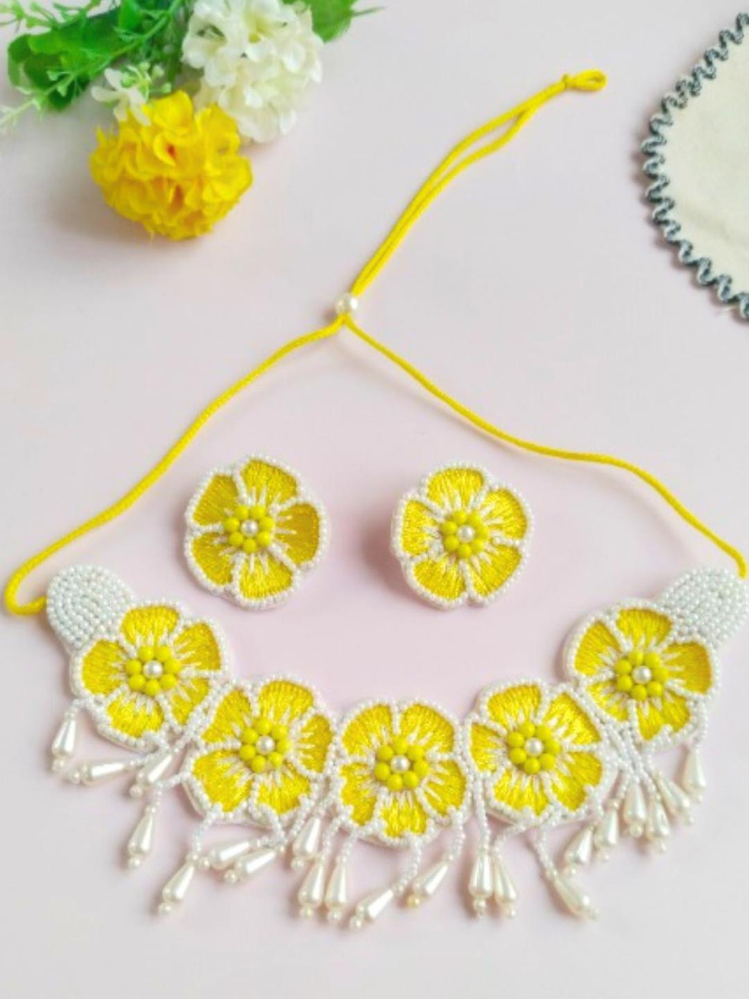 Tipsy closet Women Yellow Jewellery Set