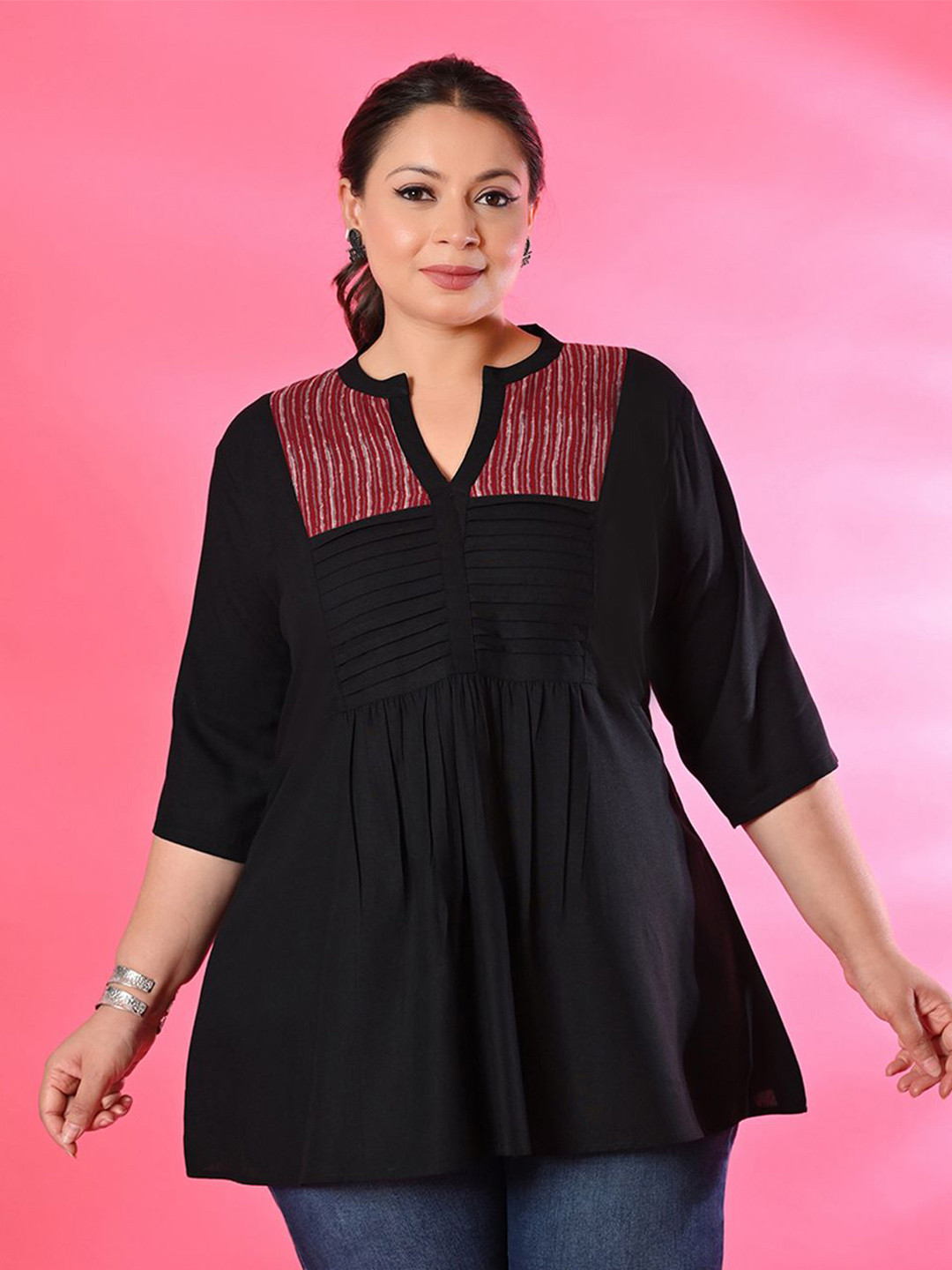 PrettyPlus by Desinoor.com Women Plus Size Black Pintuck Short Kurta