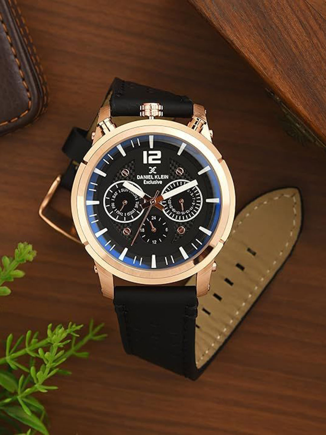 Daniel Klein Exclusive Men Round Dial & Leather Textured Straps Analogue Watch DKX.11378-5