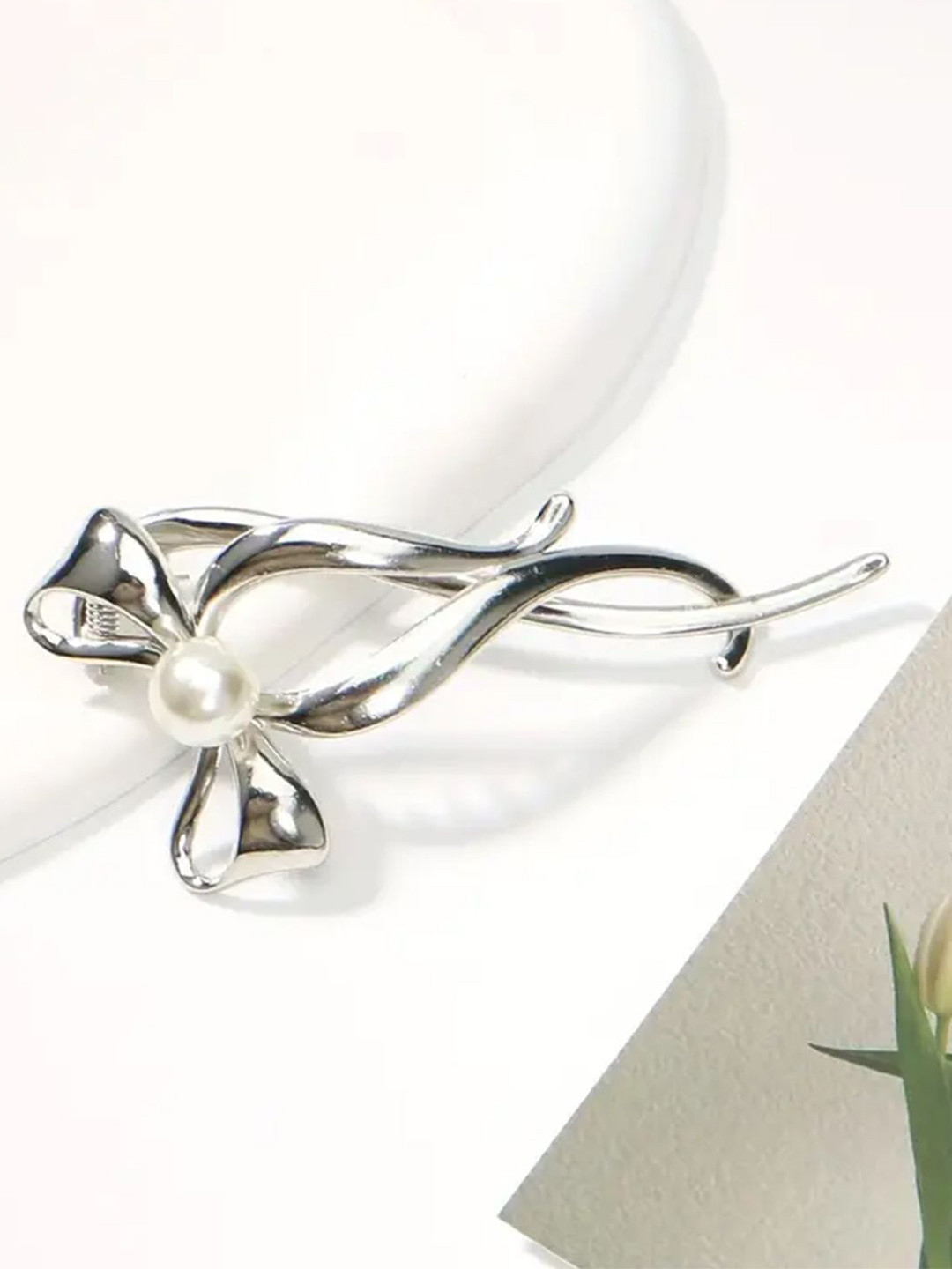 LYKAA Set of 1 Silver Bow Banana Clip Metal