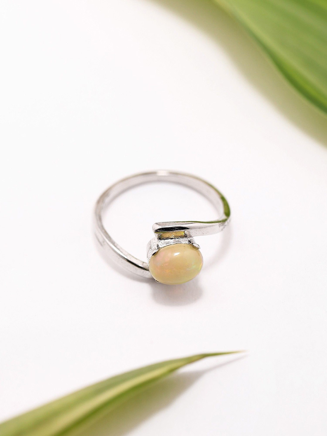 Exotic India 925 Sterling Silver Opal-Studded Oval Shaped Ethiopian Finger Ring