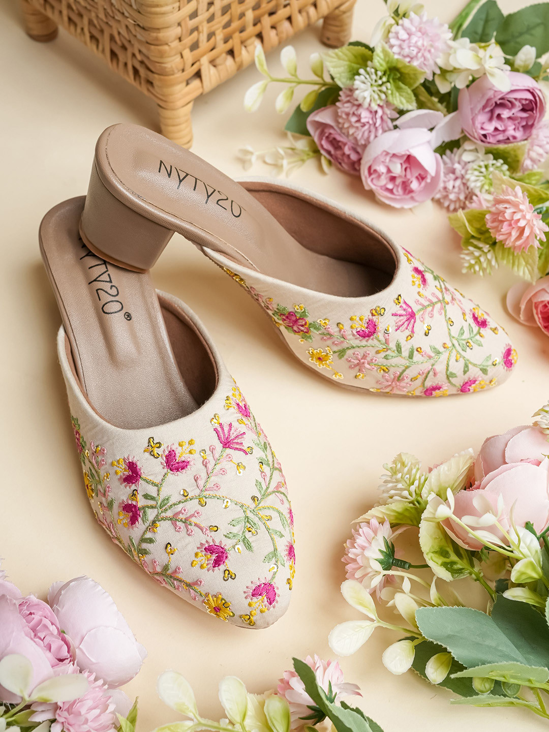 NYTY20 Women Woven Design Block Mules