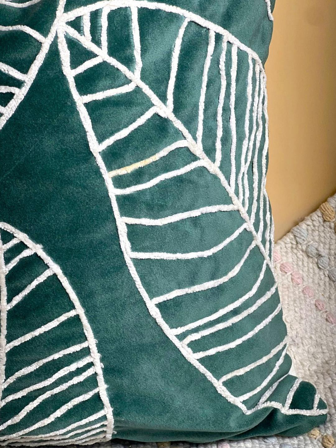 del hogar Green & Off White Floral Velvet Square Cushion Covers