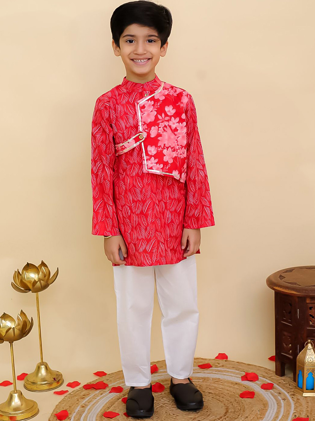 Aj DEZInES Boys Red Floral Printed Mandarin Collar Pure Cotton Kurta With Pyjama Set