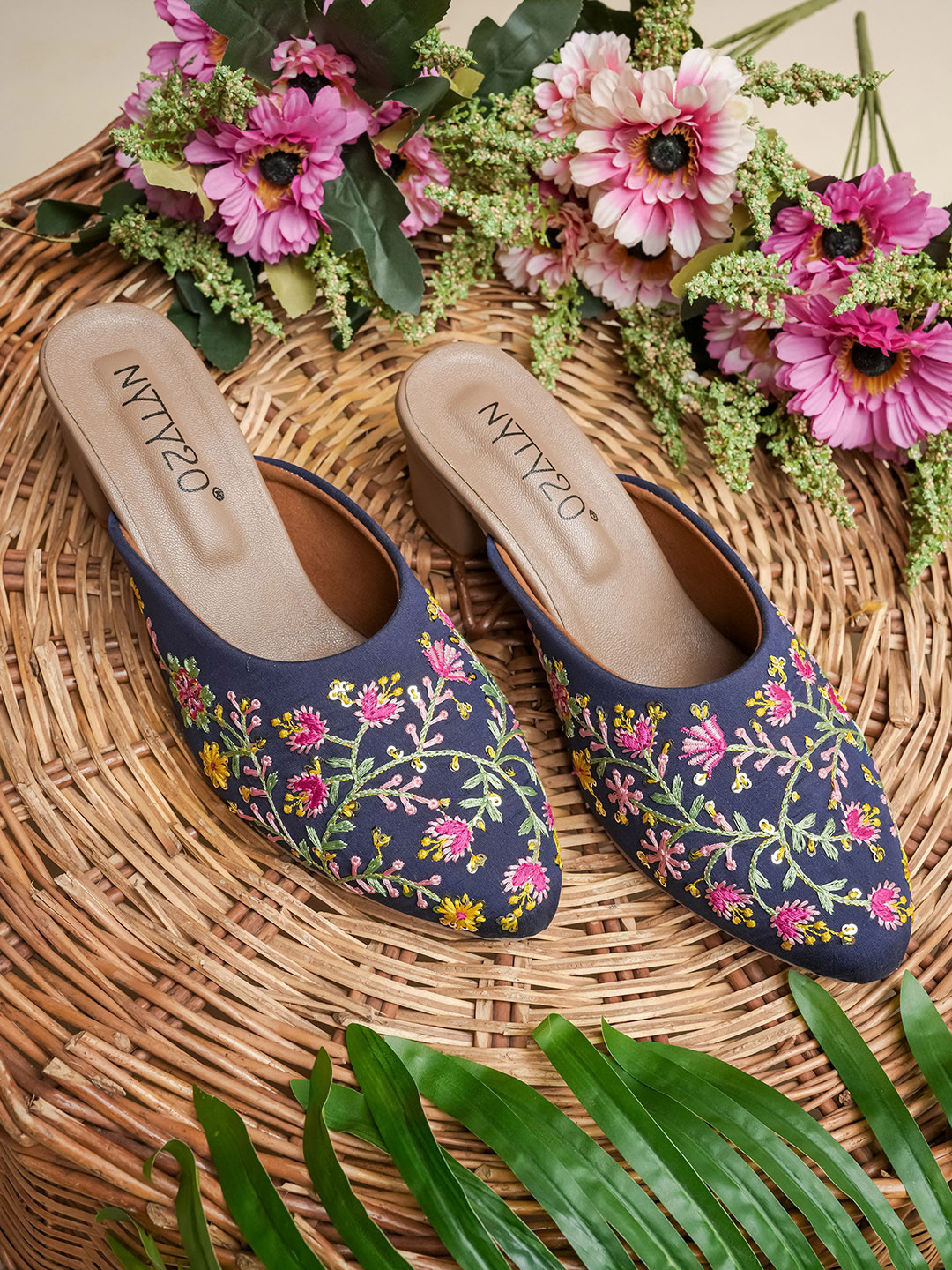 NYTY20 Women Pointed Toe Embroidred Block Heels Ethnic Mules