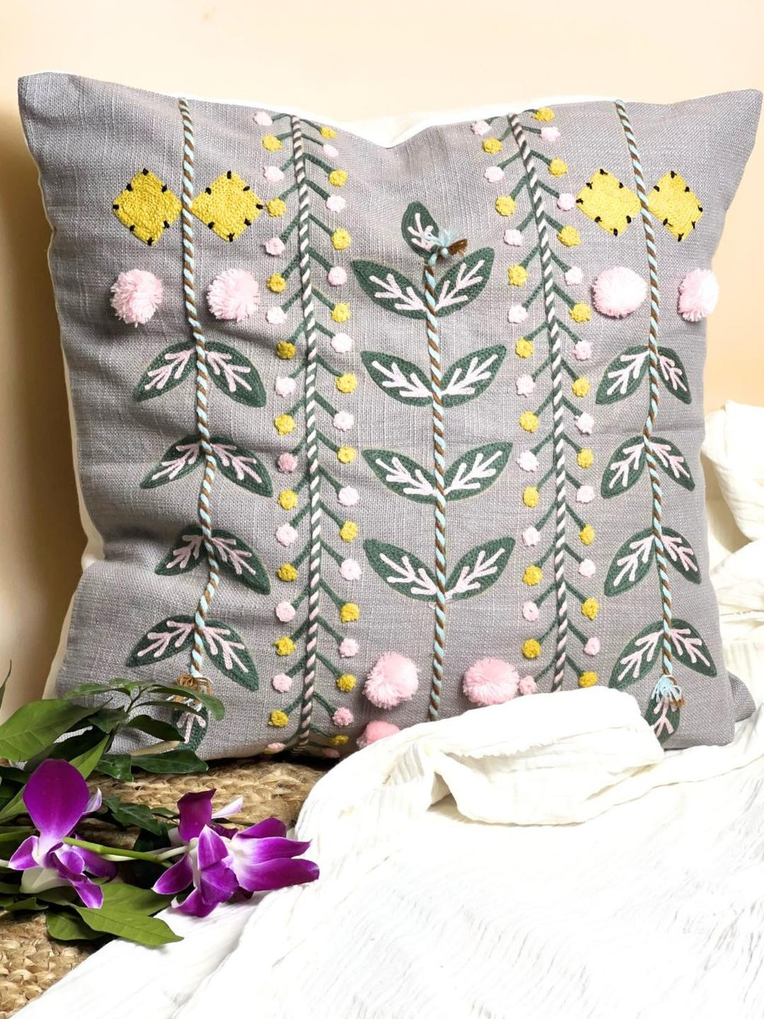 del hogar Grey Embroidered Cushion Cover