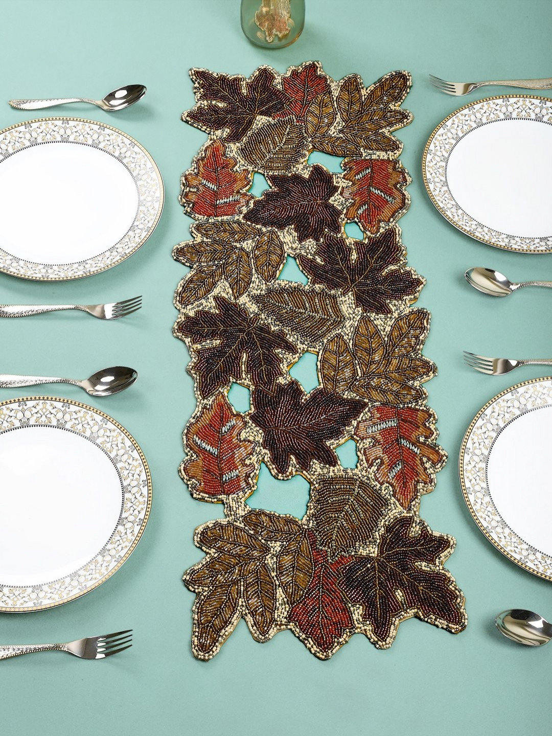 YWULY Red & White Floral Beads Embroidered Table Runner