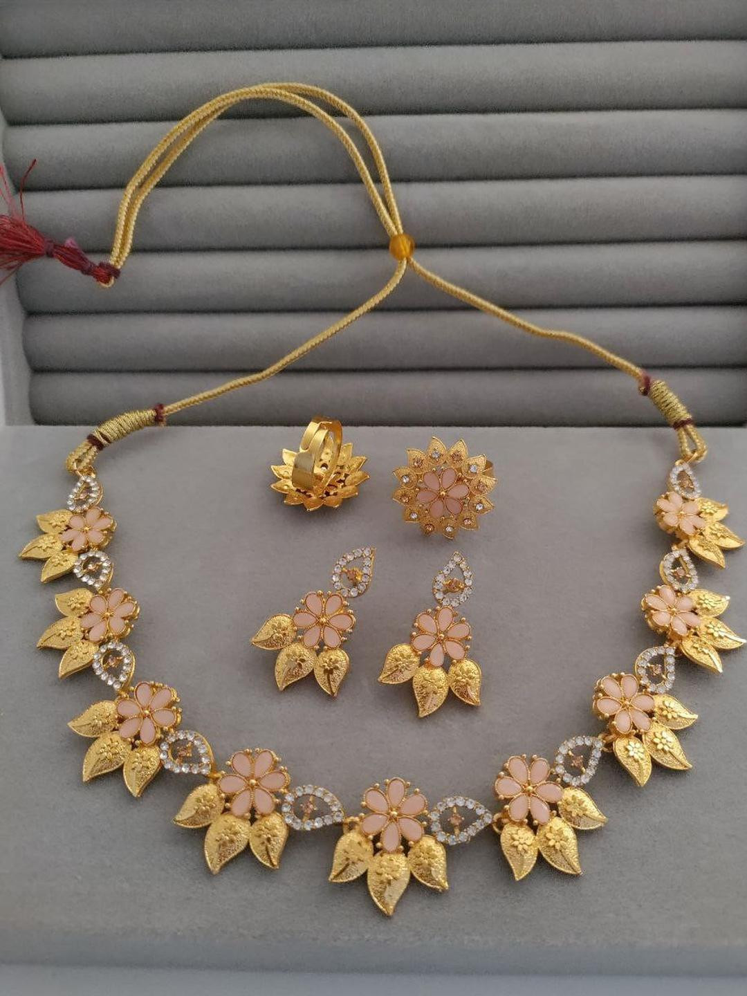 niva fashion Women Pink Necklace and Chains