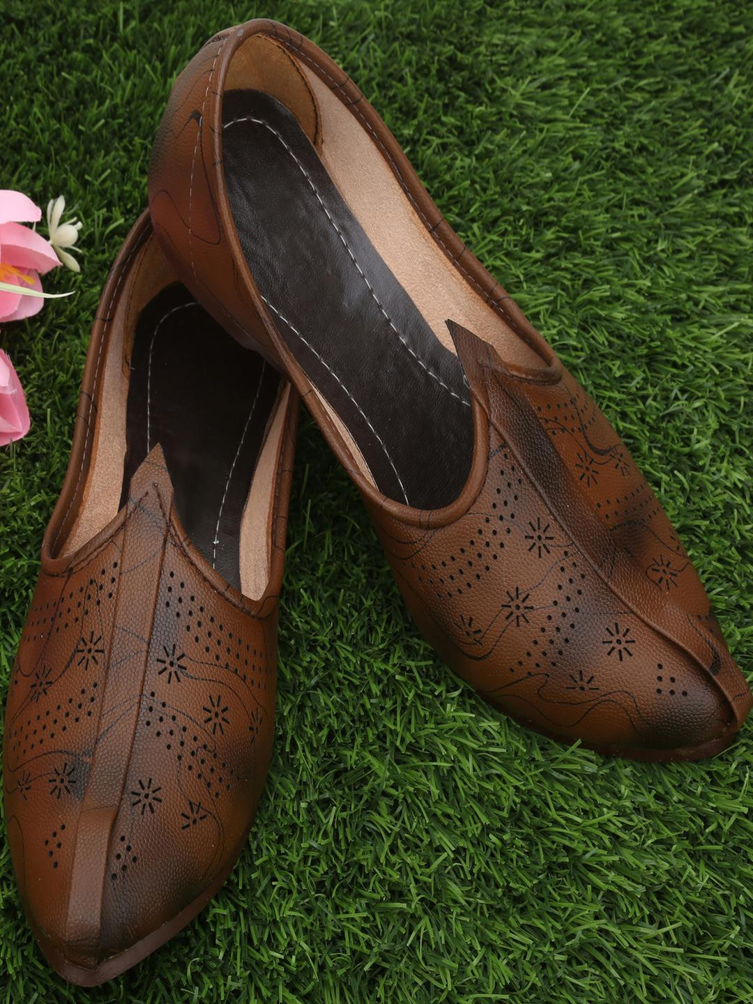 RRJ Men Patent Leather Mojaris