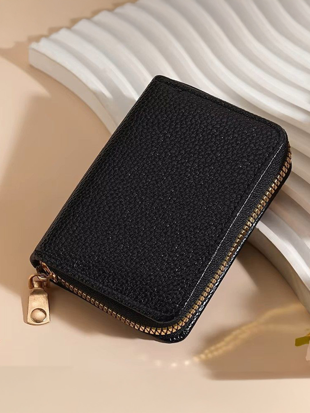 DressBerry Women Textured Card Holder