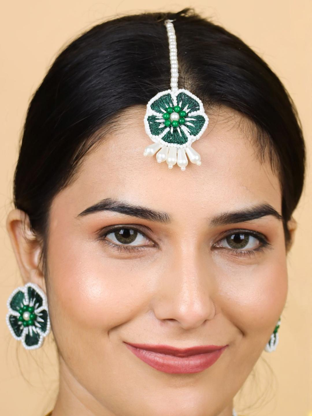 Tipsy closet Women Green Jewellery Set