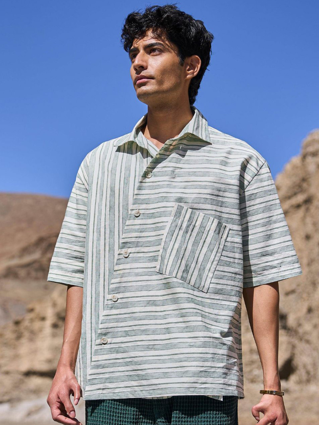 Dash and Dot Men Relaxed Fit Vertical Striped Spread Collar Cotton Casual Shirt