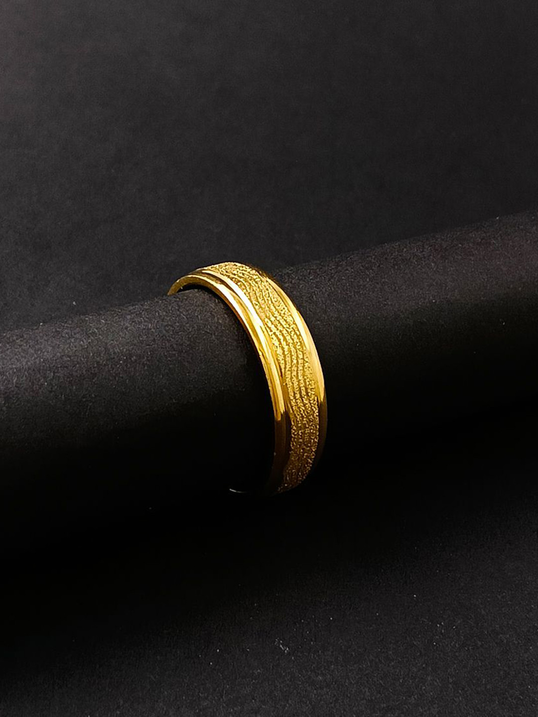 Saizen Stainless Steel Gold-Plated Textured Finger Ring