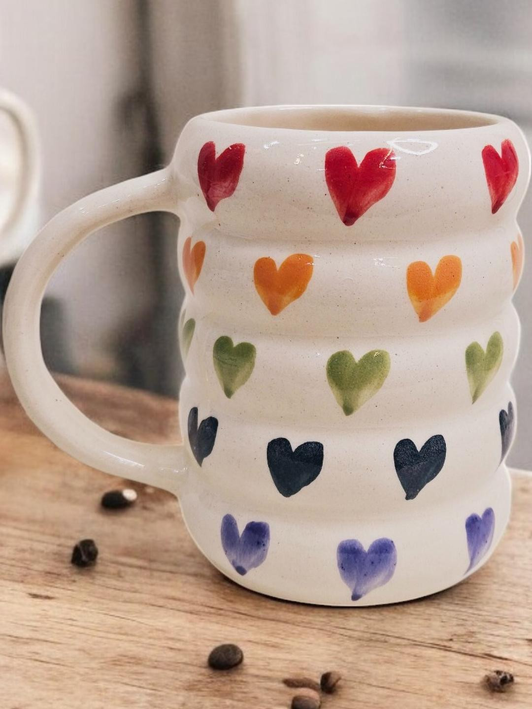 Ceramic Rippled Design with Five Tire White with Hearts