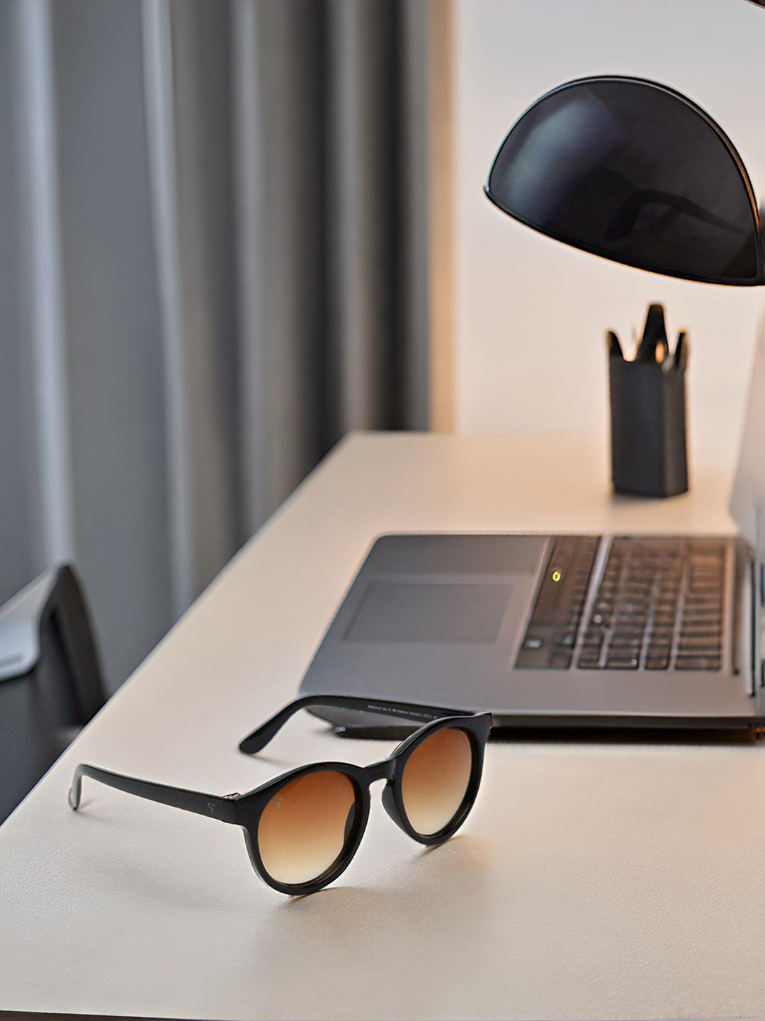 SUNNIES Unisex Round Sunglasses with UV Protected Lens SNS-016-C3(D)-Gradient.Brown