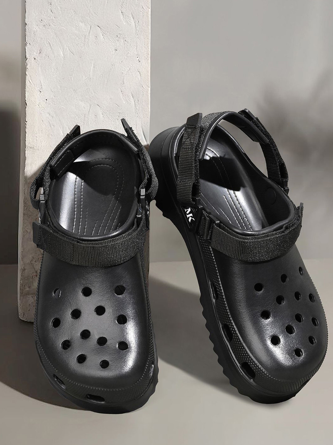 MONKS & KNIGHTS Men Lightweight Flexible Velcro Clogs