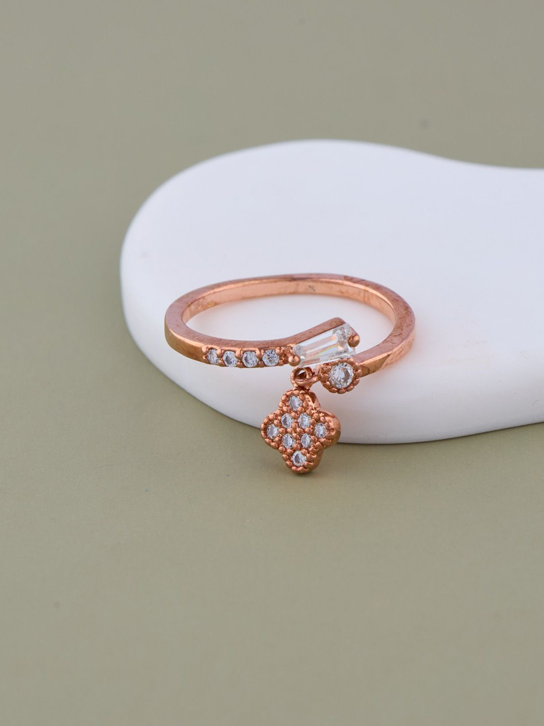GC PREMIUM JEWELLERY Cubic Zirconia Studded Clover Charm Finger Ring
