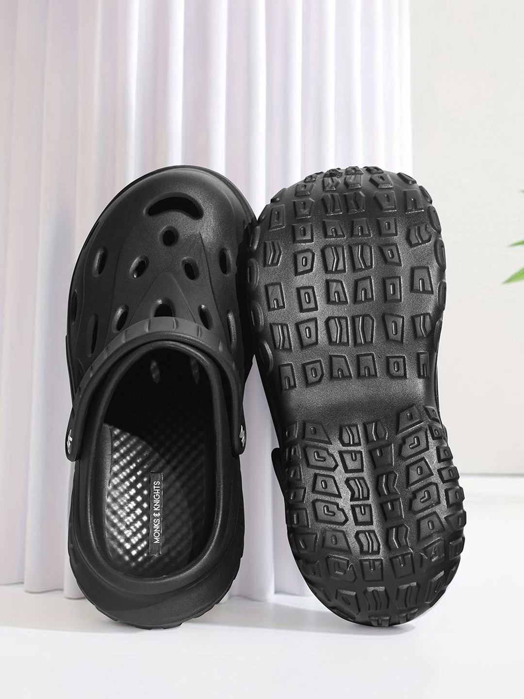 MONKS & KNIGHTS Men Lightweight Flexible Clogs