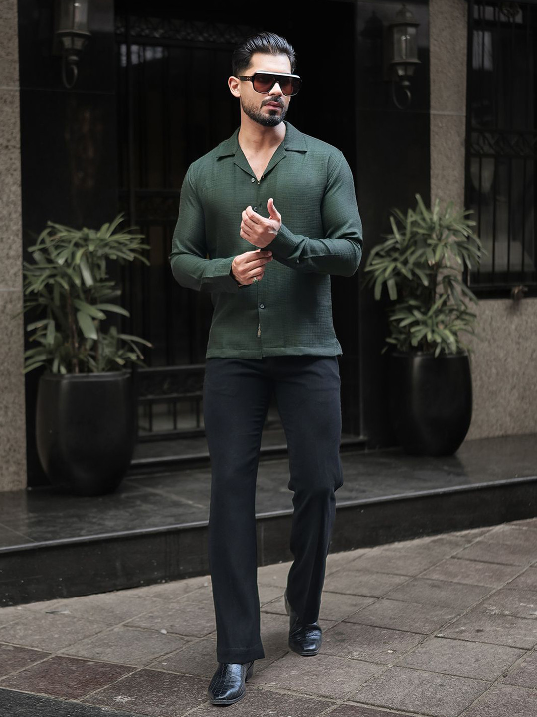 Urban Scissors Men Textured Comfort Slim Fit Cotton Casual Shirt