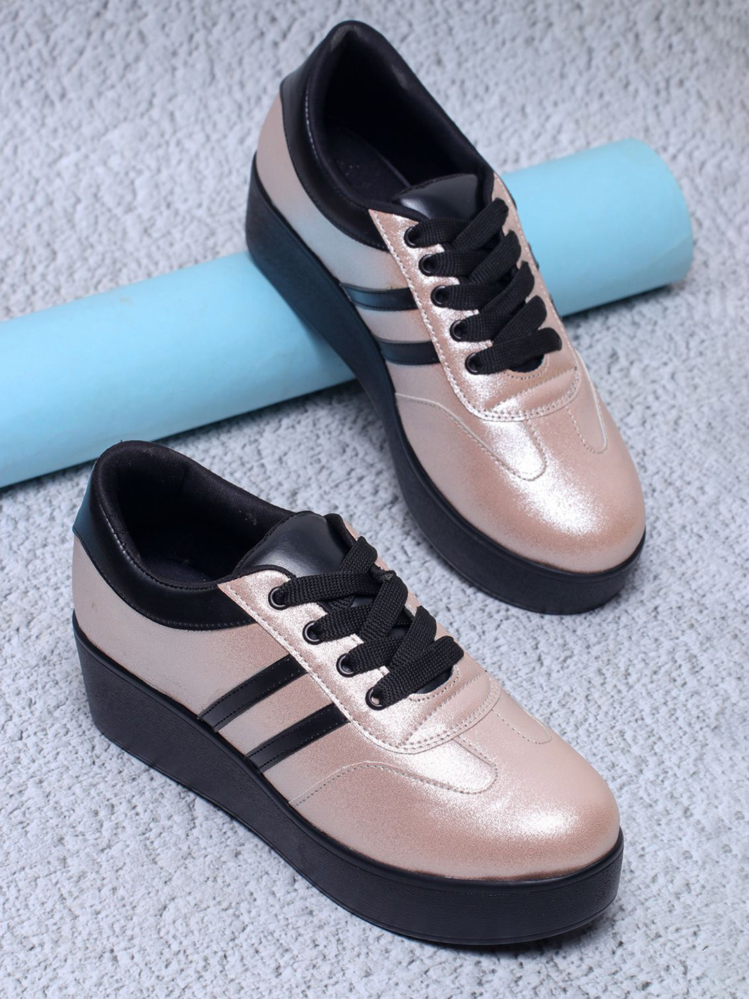 TRASE Women Zenia Lace-Ups Sneakers