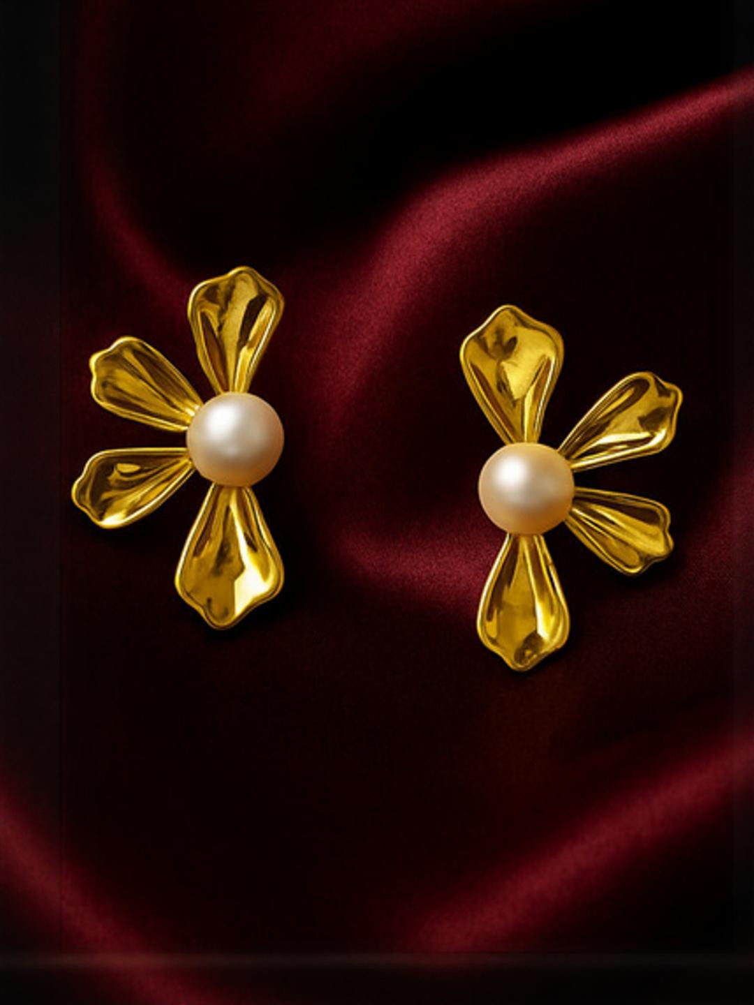 ISHTAARA Women Gold Earrings