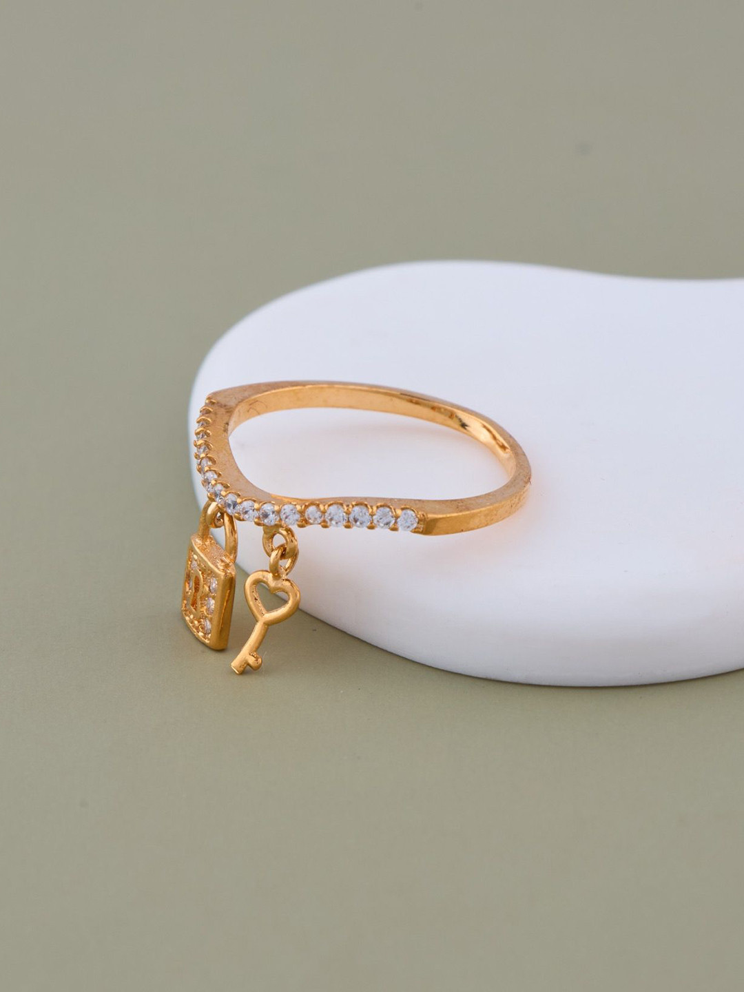 GC PREMIUM JEWELLERY Cubic Zirconia-Studded Lock & Key Dangling Charms Finger Ring