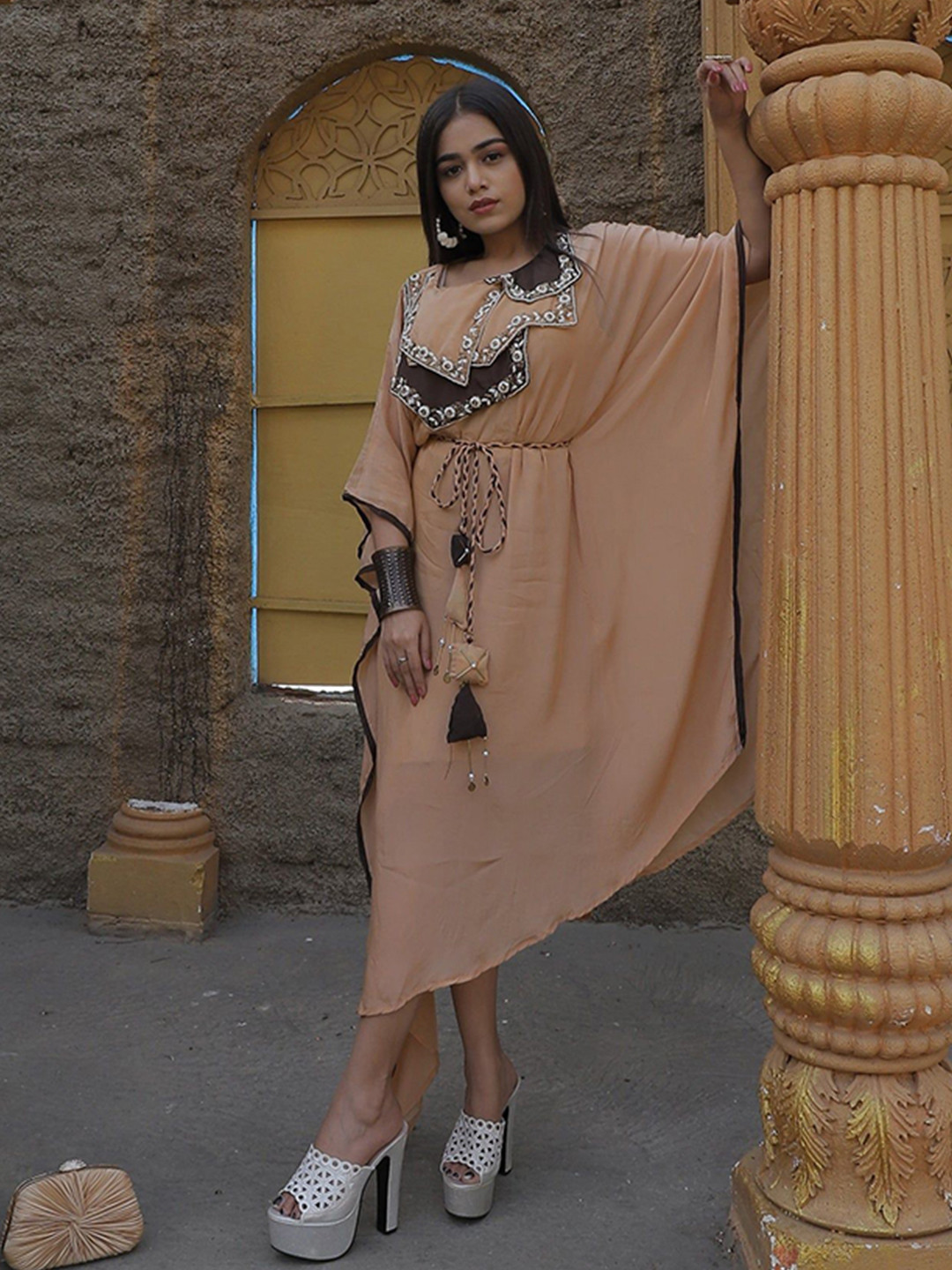 GloballyRonakRBafna Women Floral Embroidered Tie-Ups Chiffon Kaftaan Dress