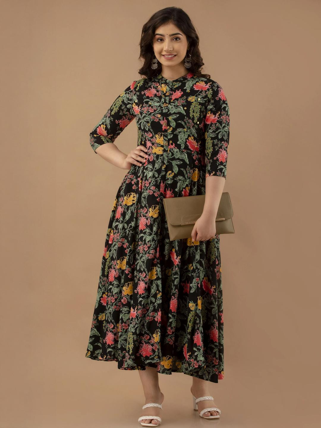 VIPY HANGER Women Black Kurtas