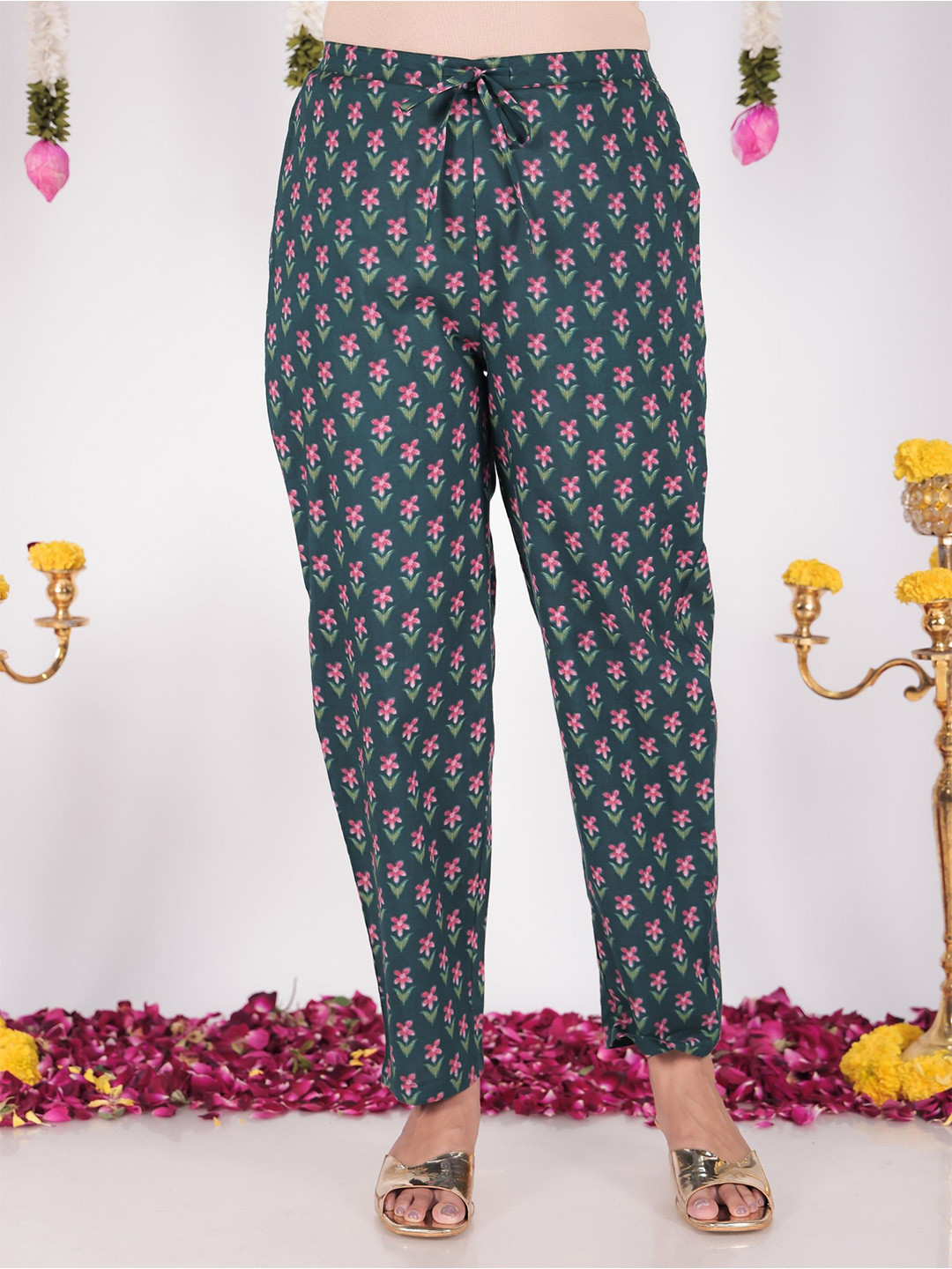 Aramya Women Ethnic Motifs Print Relaxed Fit Easy Wash Mid Rise Cotton Trouser