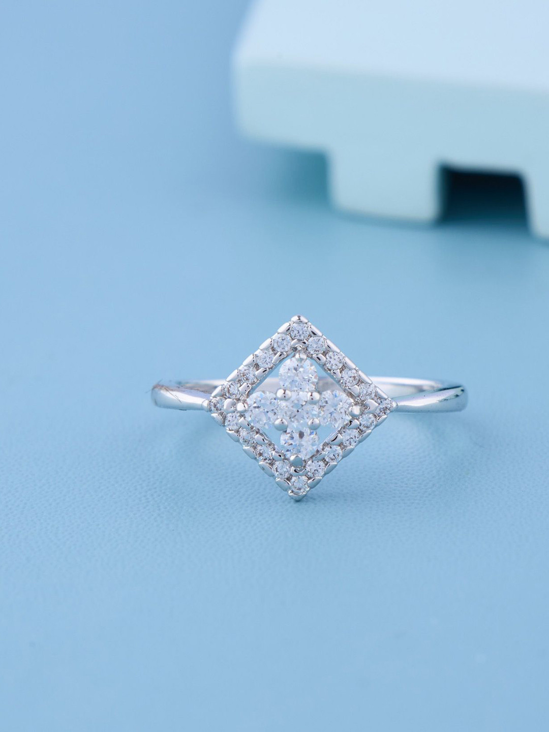 GC PREMIUM JEWELLERY Cubic Zirconia Diamond-Shaped Centerpiece Finger Ring