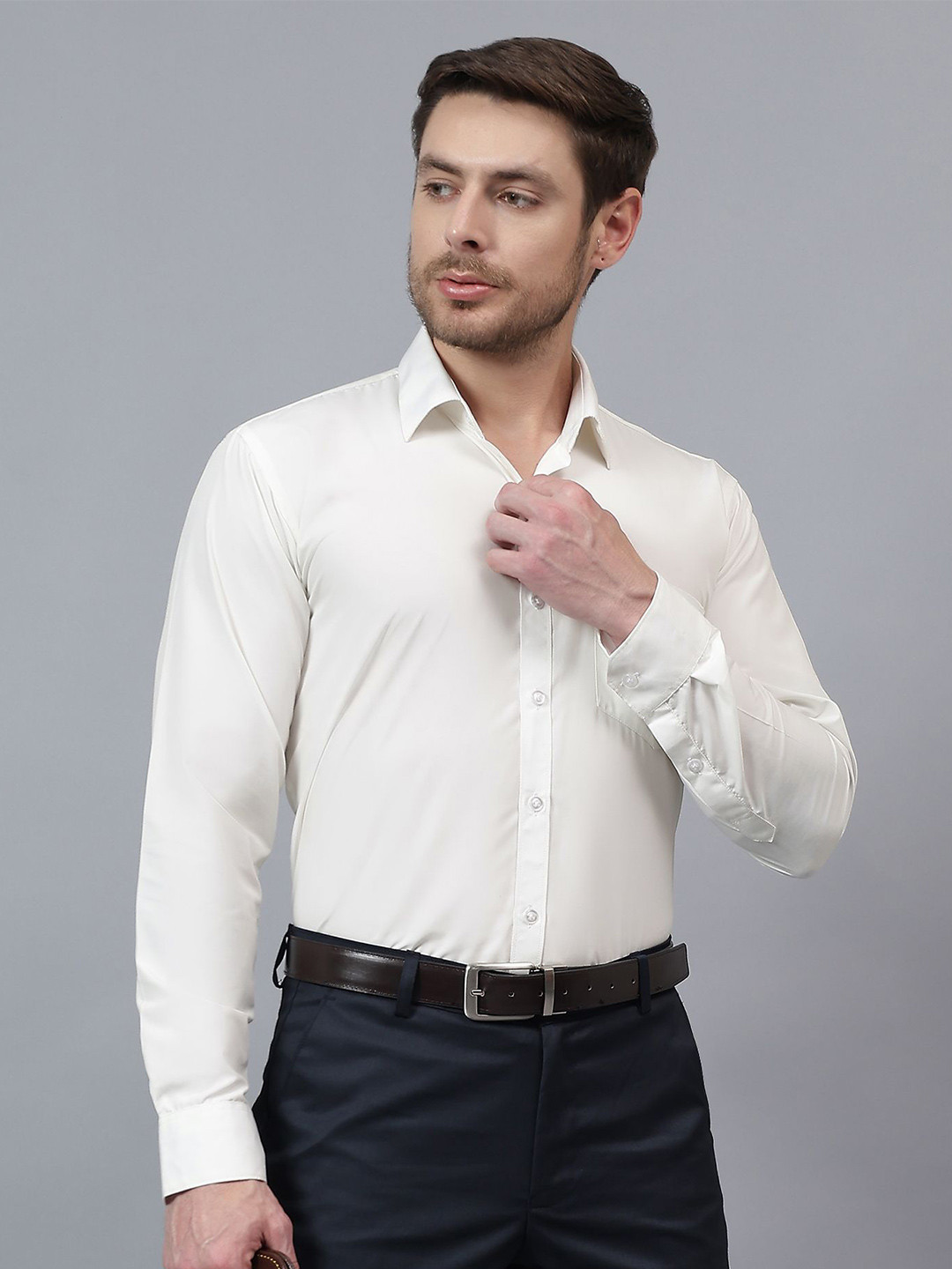 SWAZ Men Cream  Slim Fit Solid Spread Collar Formal Shirt