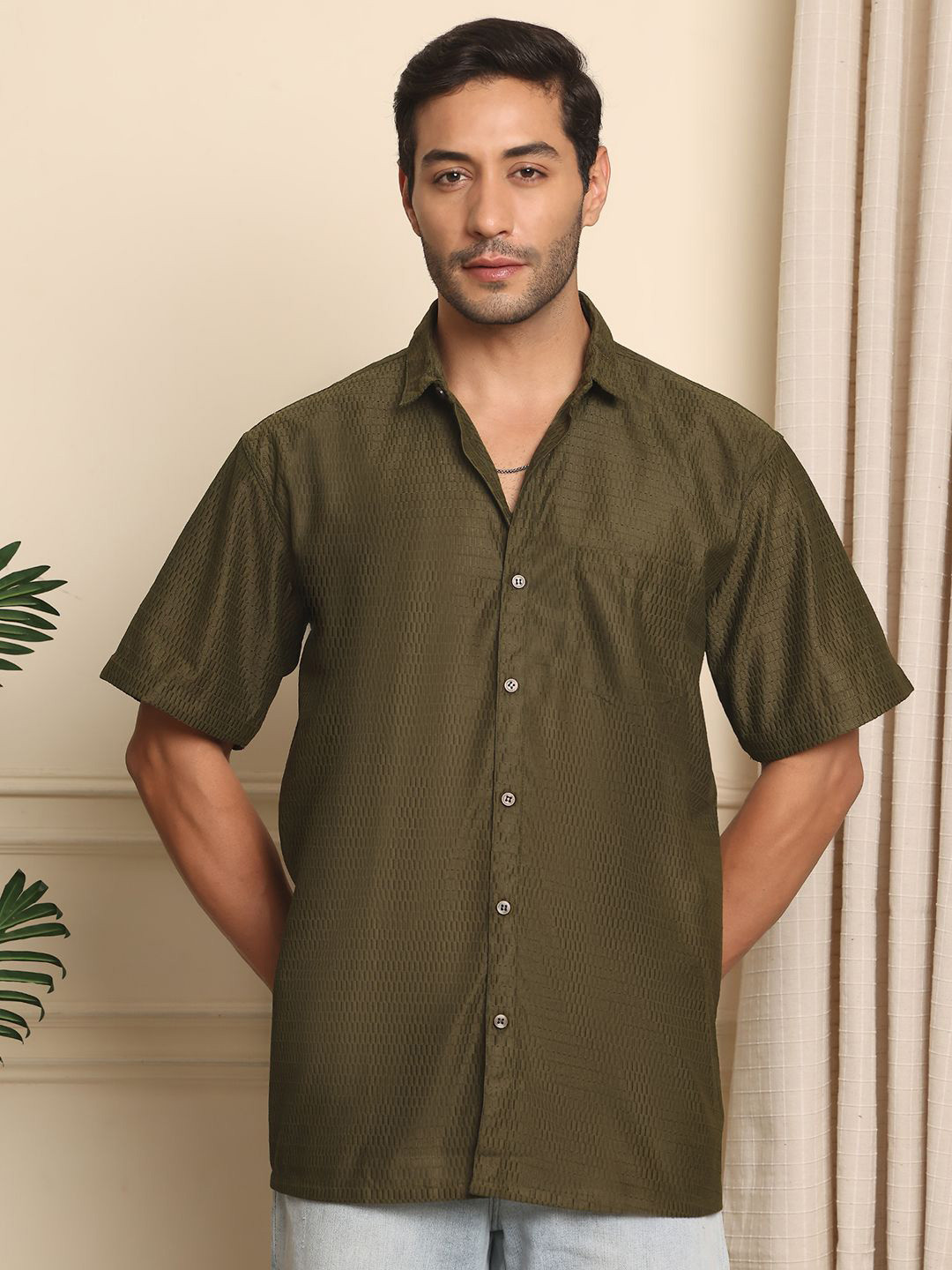 Blezza Men Solid Spread Collar Cotton Casual Shirt