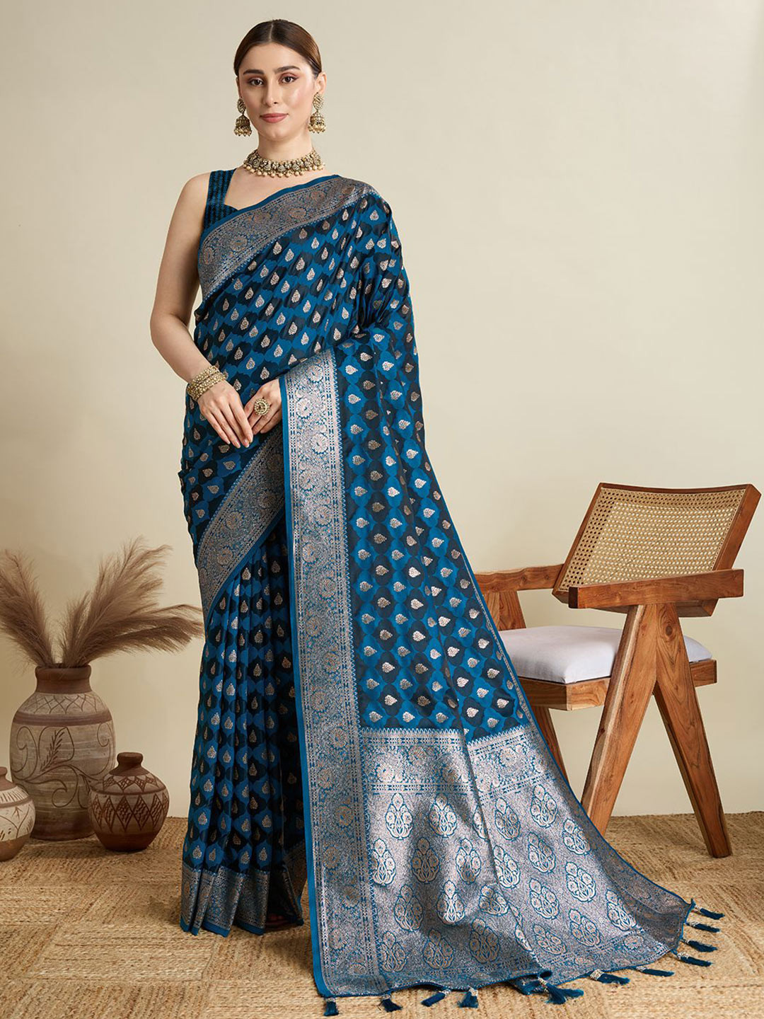 Kriyansh Woven Design Embroidered Border Zari Banarasi Saree