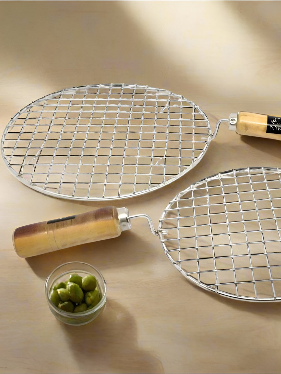 Nyra Kitchenware Silver Toned 2 Pieces Stainless Steel Grill Roaster With Wooden Handle