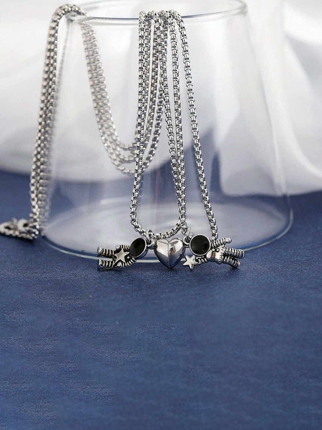 kazare Unisex Set Of 2 Robot Pendants With Chains