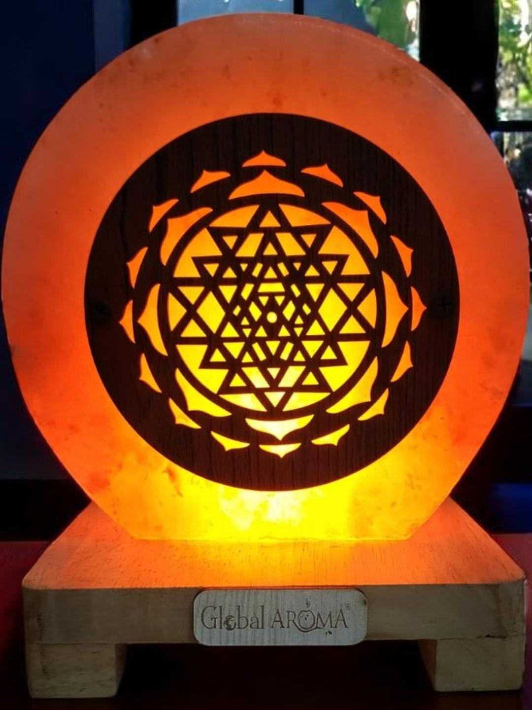 Shri Yantra Himalayan rock salt crafted Lamp
