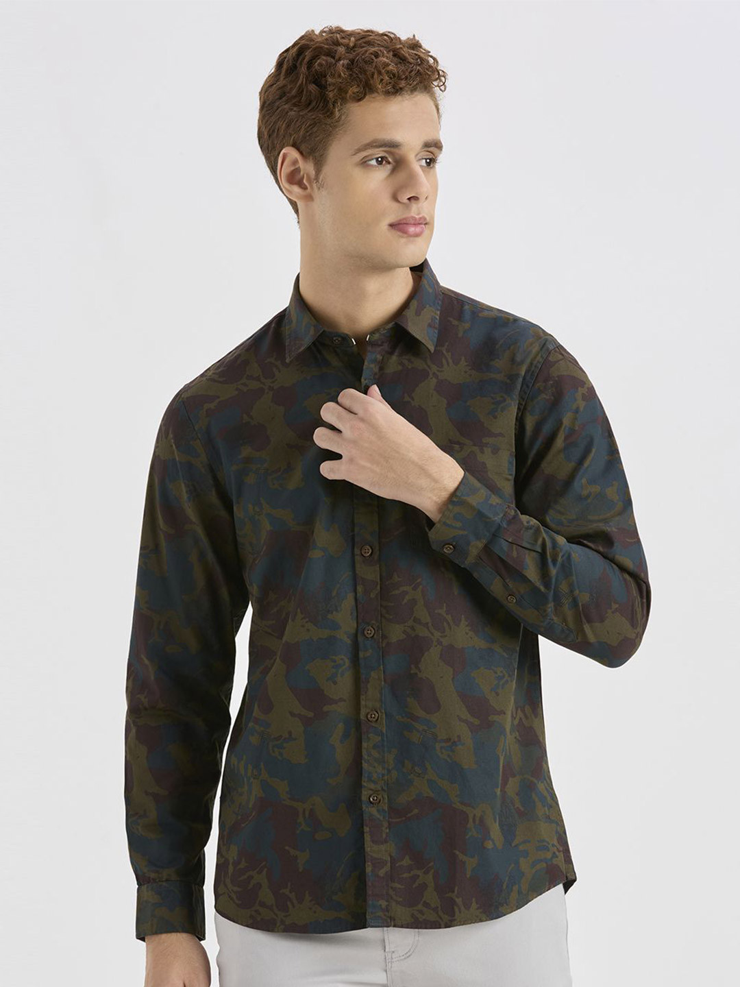 ROCKING SWAMY Men Abstract Printed Regular Fit Spread Collar Cotton Casual Shirt