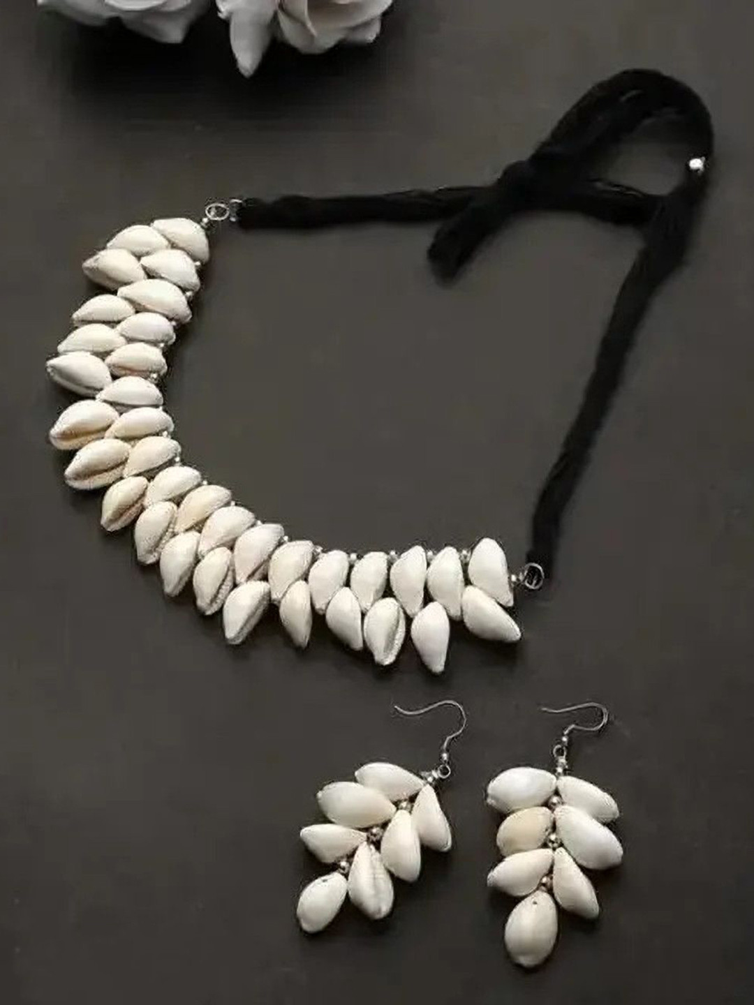 Samridhi DC Women Shell Studded Jewellery Set