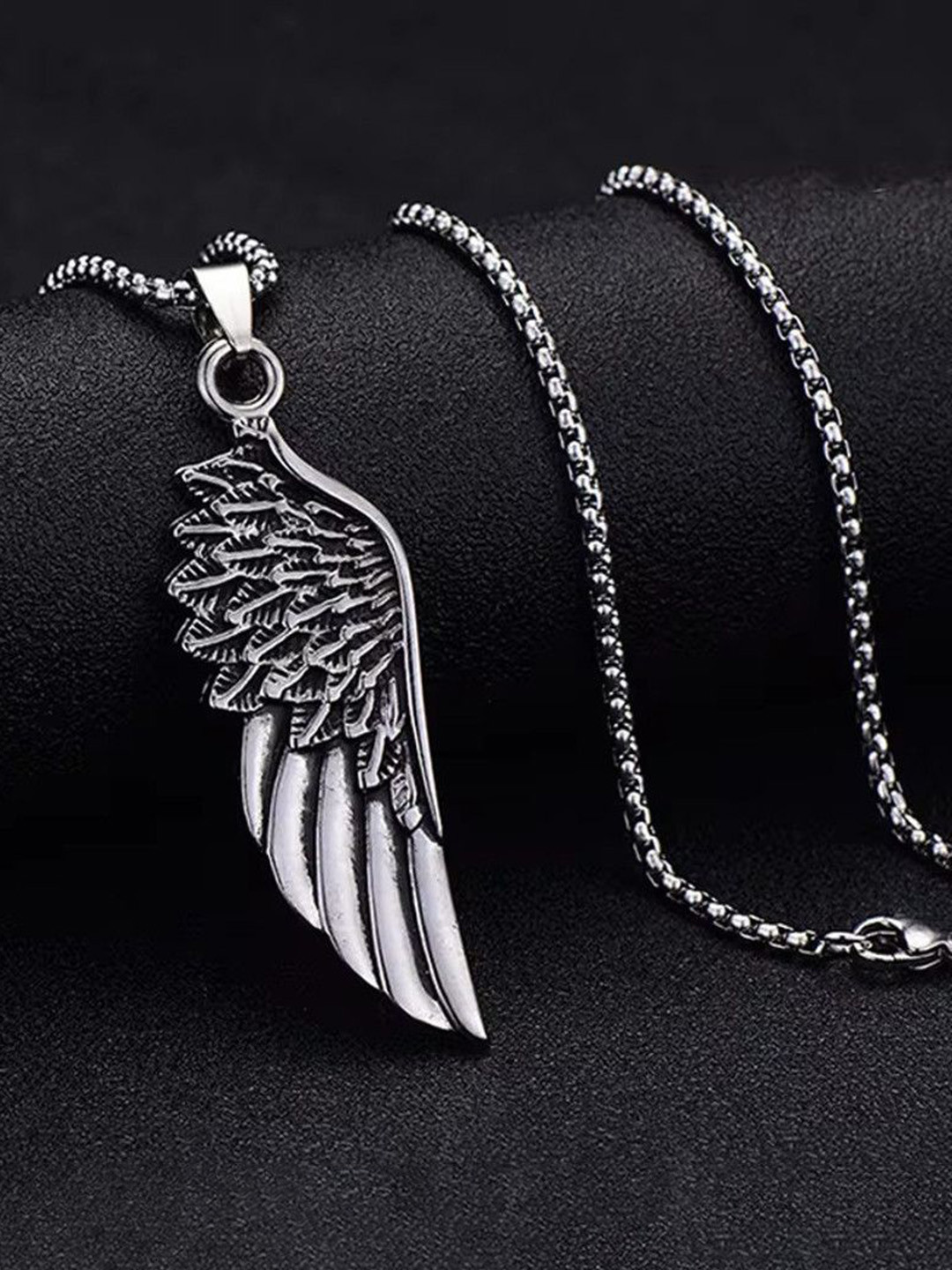 kazare Men Feather Pendant With Chain