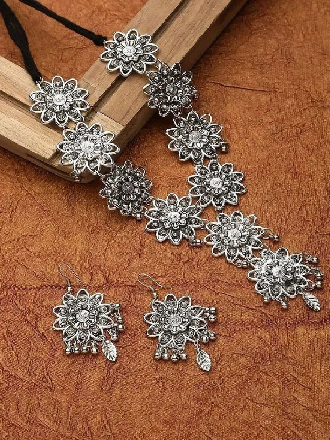 Samridhi DC Women Beaded & Flower Design Jewellery Set