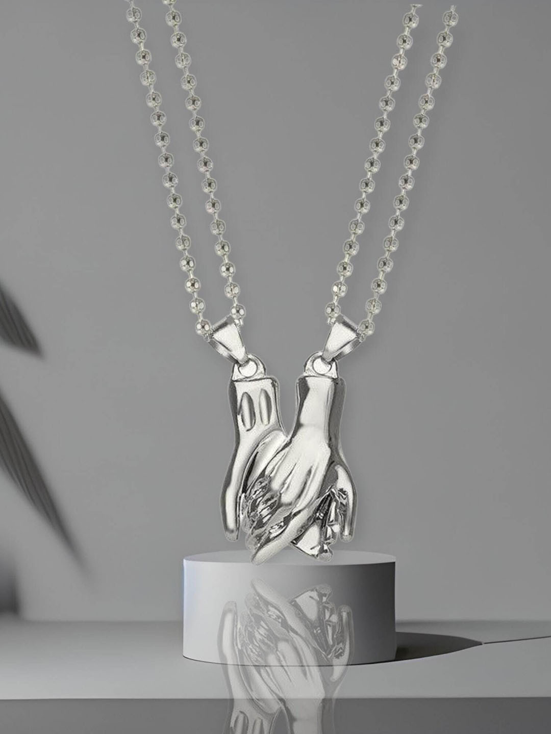 kazare Unisex Set Of 2 Handshake Pendants With Chains
