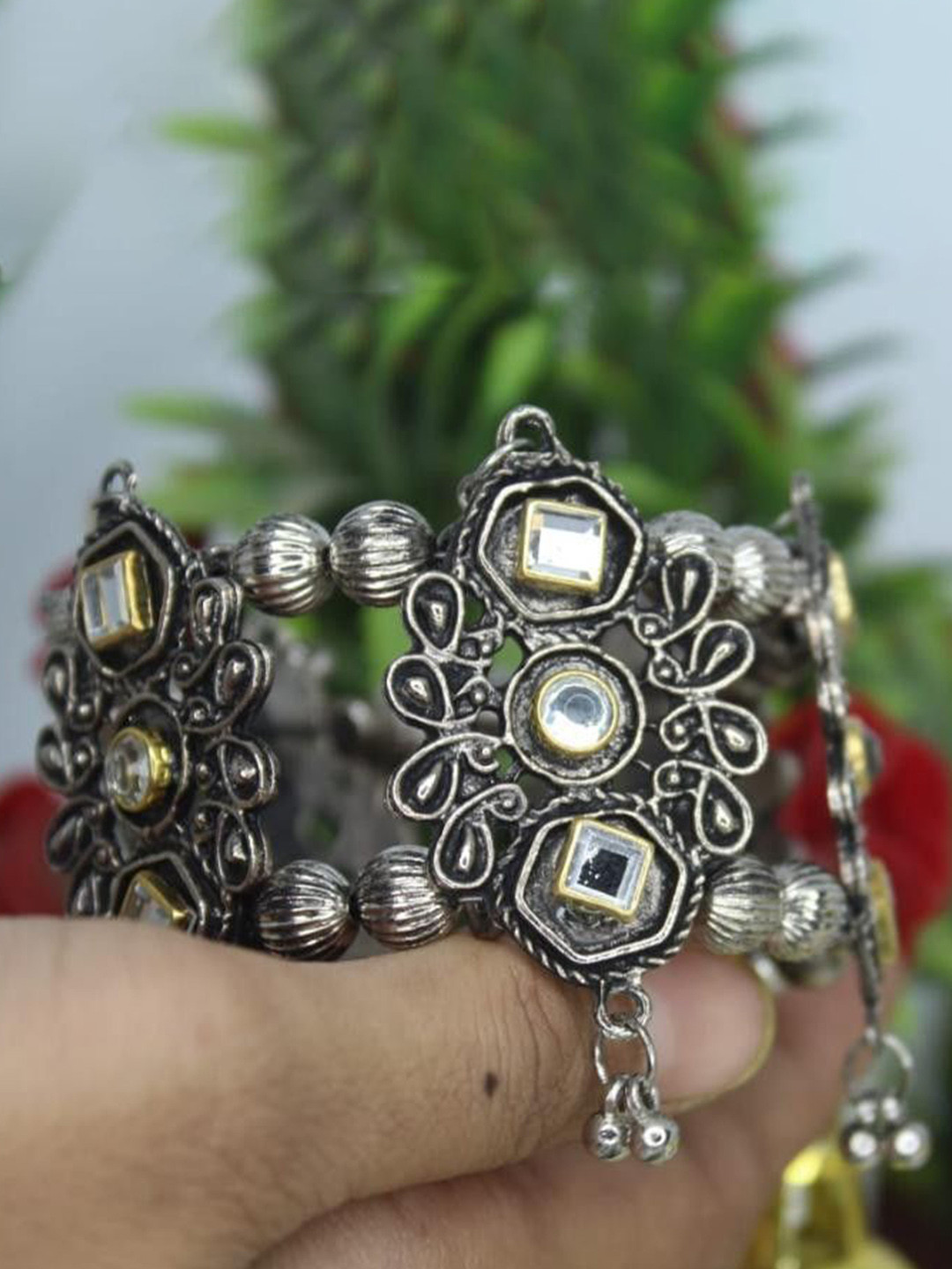 Samridhi DC Stone-Studded & Beaded Oxidised Bangle
