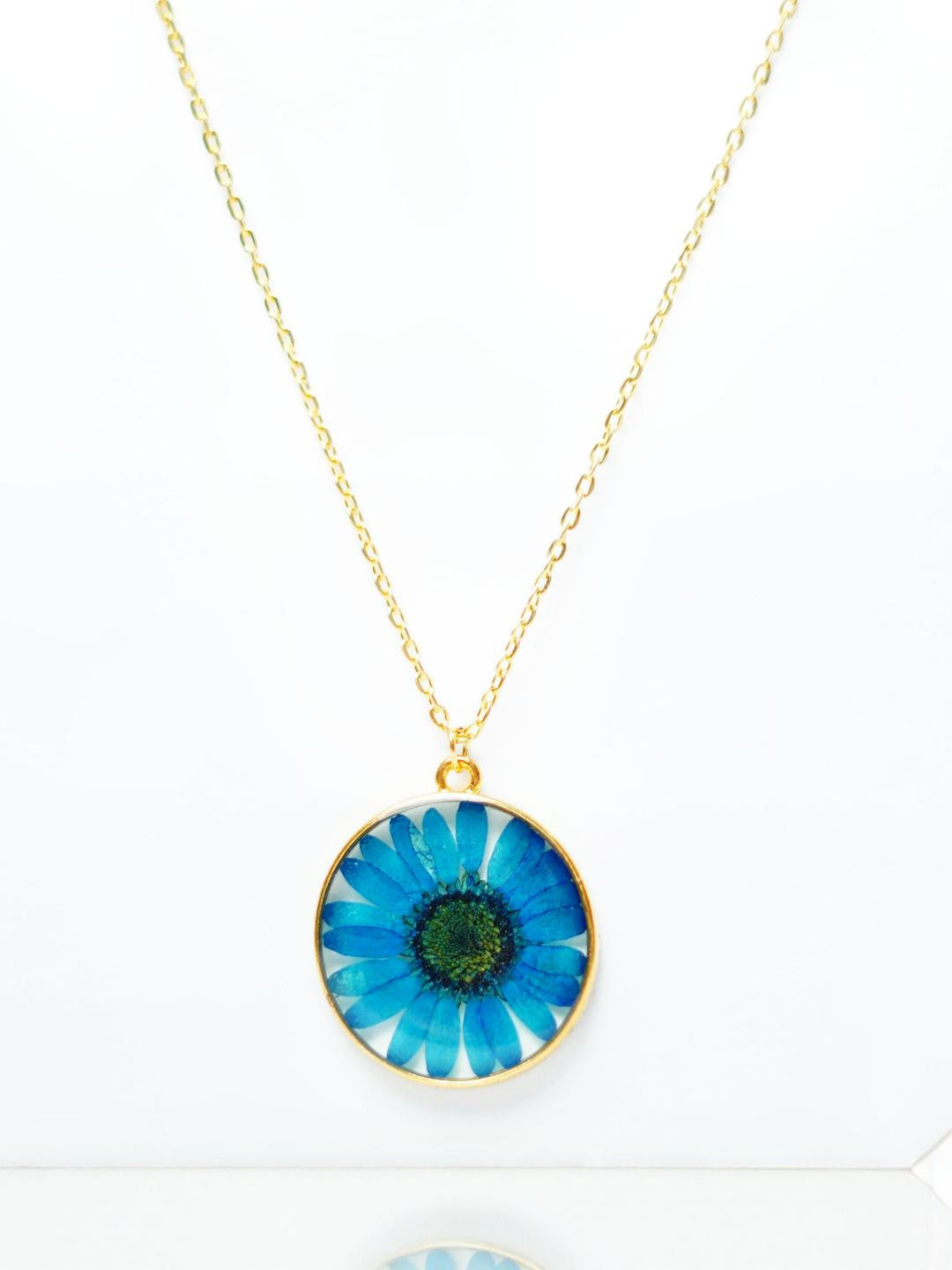 Resin flower Necklace round design 1