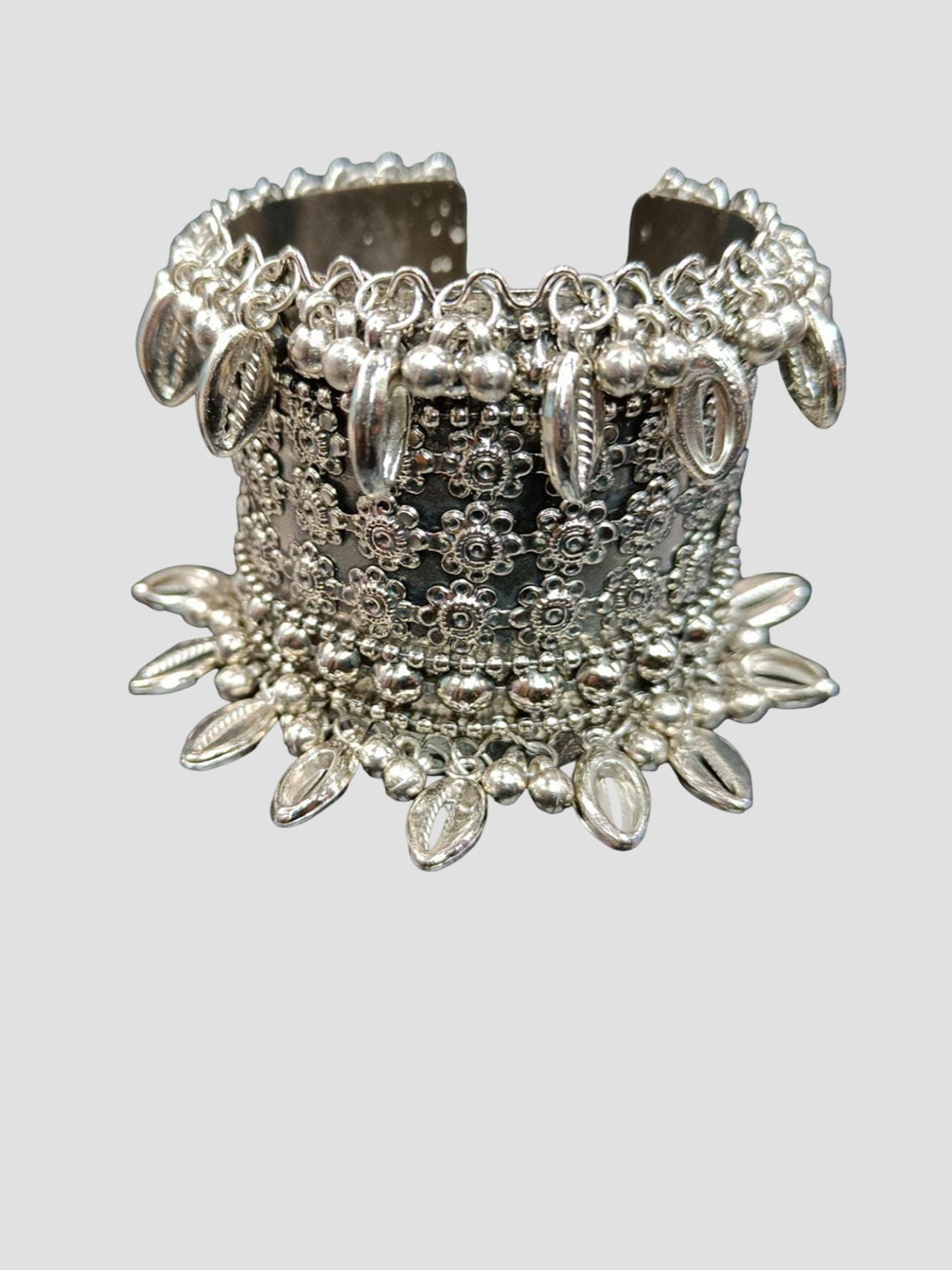 Samridhi DC Beaded Oxidised Bangle