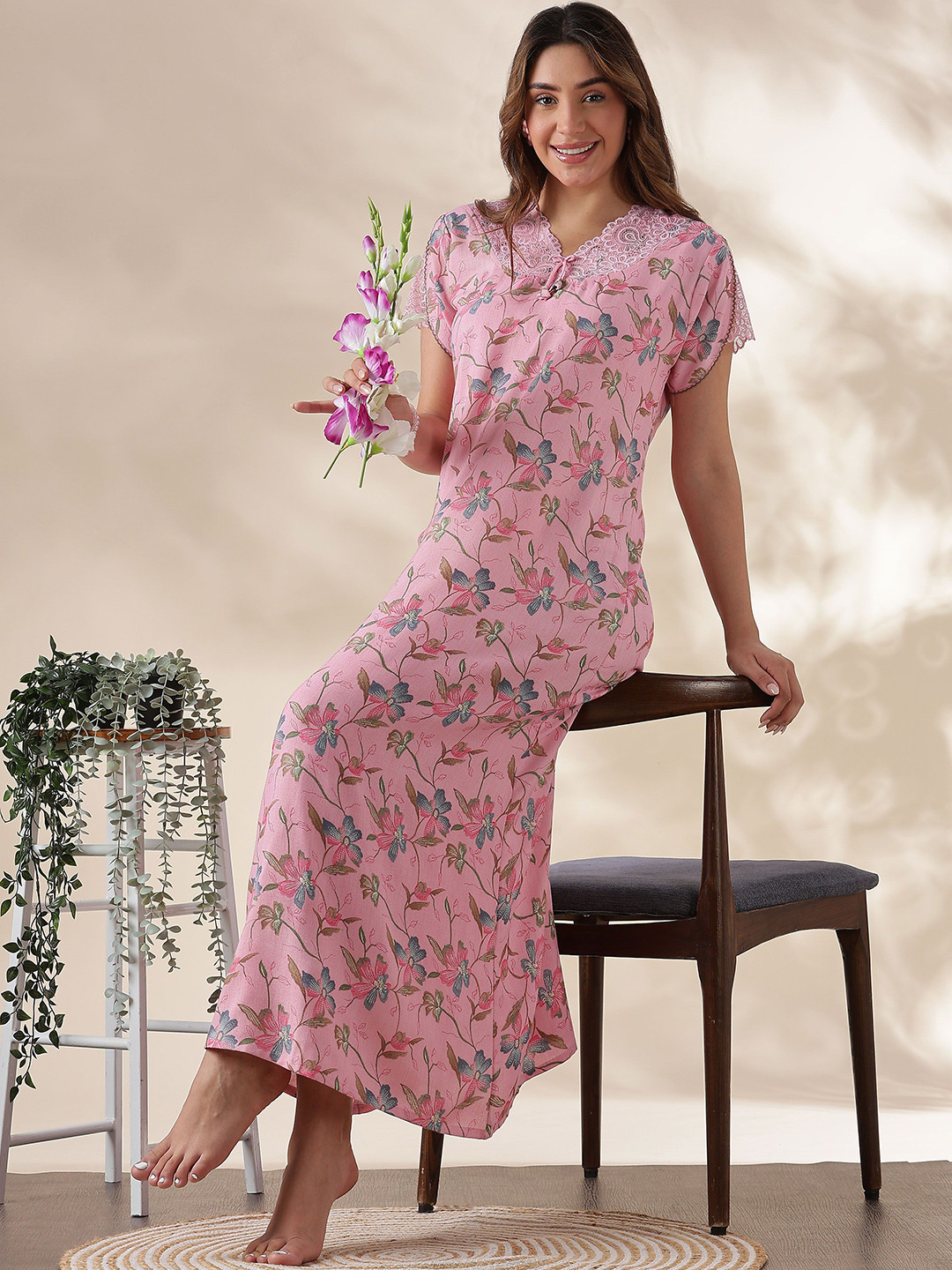 9shines Label Printed V-Neck Short Sleeves Maxi Nightdress