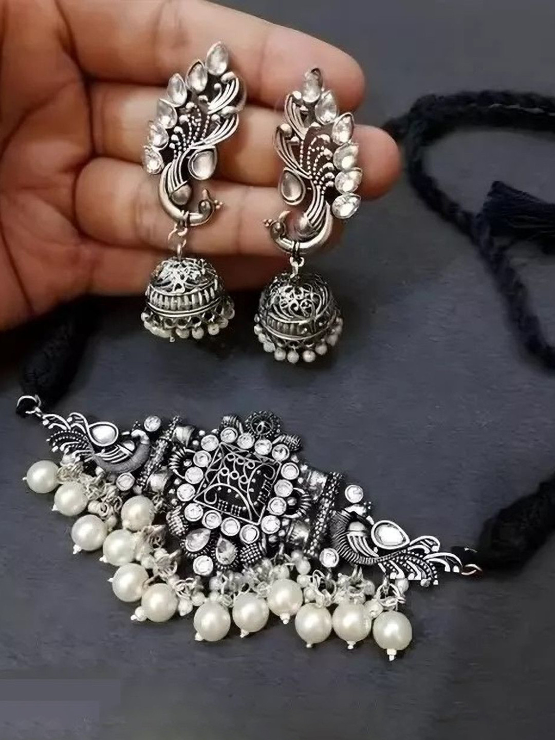 Samridhi DC Women Stone-Studded & Beaded Jewellery Set