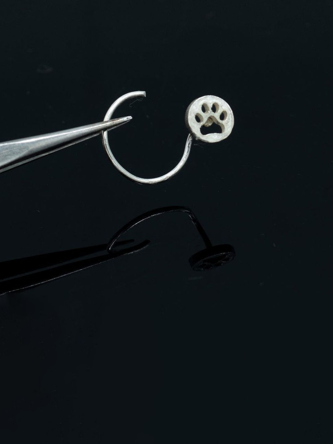 Goldnera 925 Sterling Silver Paw Design Stud Nosepin