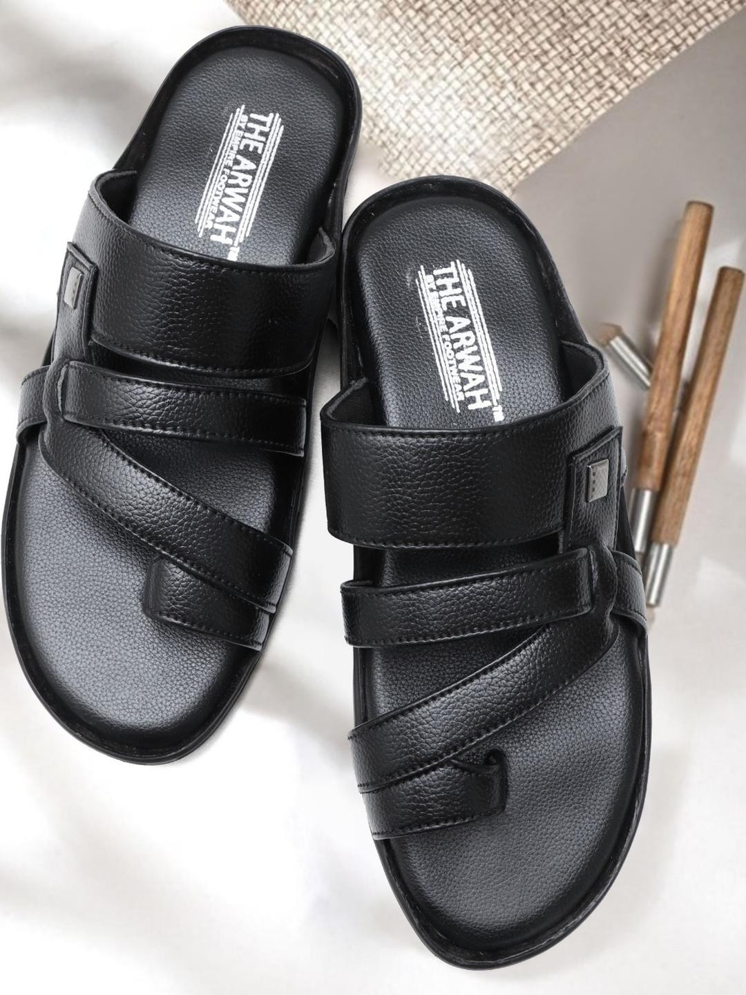 The arwah Men Black Sandals