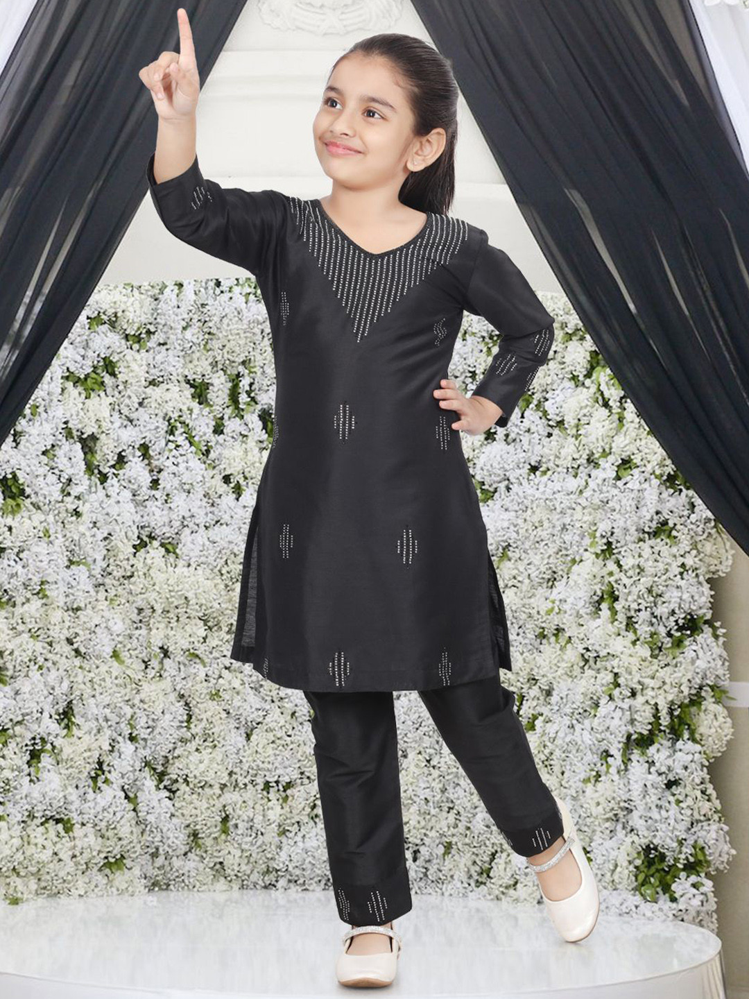 Pehanaava Girls Geometric Self Design Kurta with Pyjama