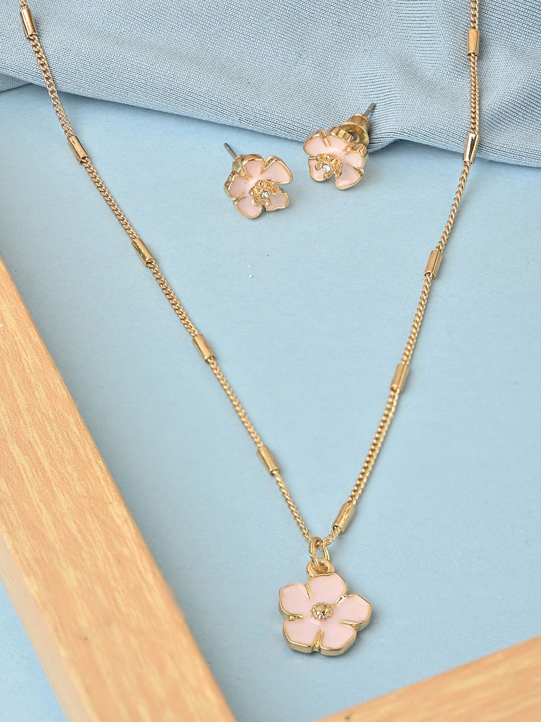 ToniQ Women Gold-Plated Flower Pendant Jewellery Set
